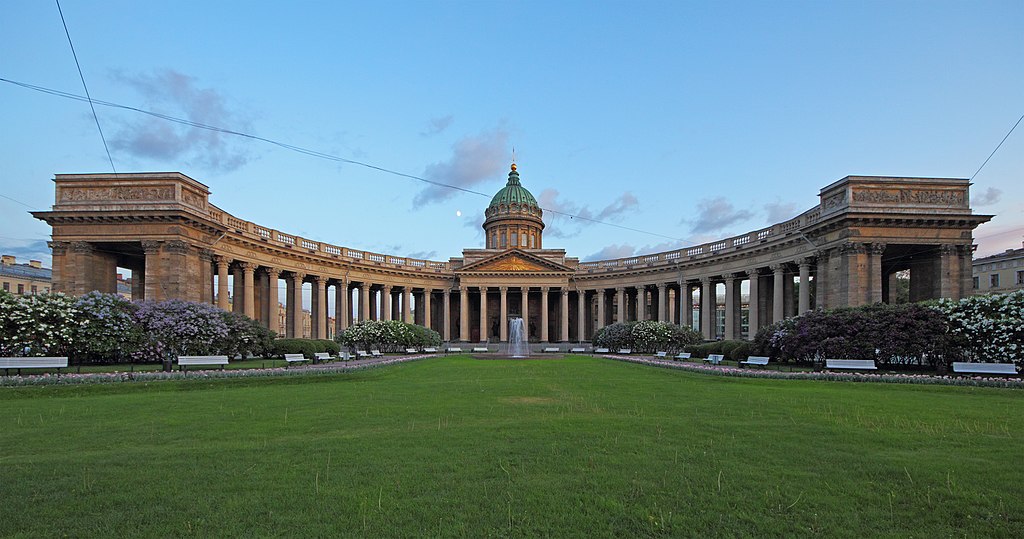 Казанский собор. Фото: A.Savin (Wikimedia Commons · WikiPhotoSpace)