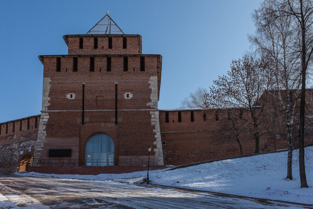 Ивановская башня нижегородского кремля фото