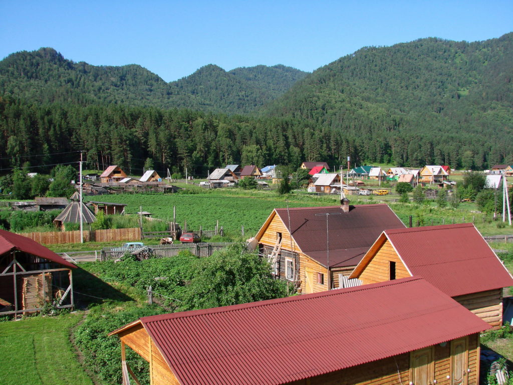 Поселок Аскат в Горном Алтае