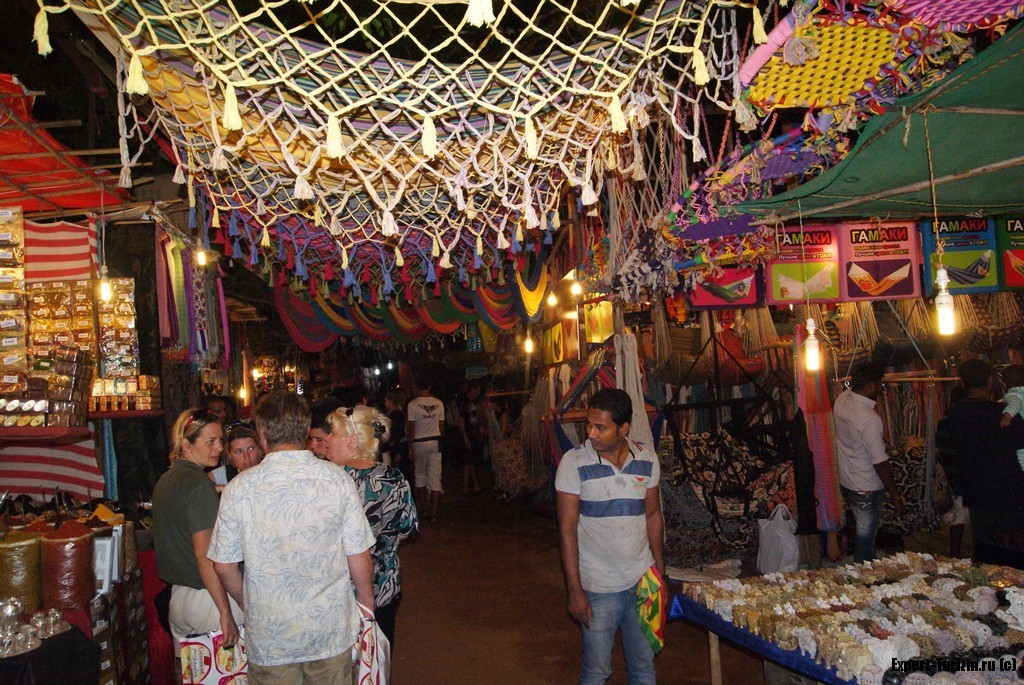 Ночной рынок в Арпоре