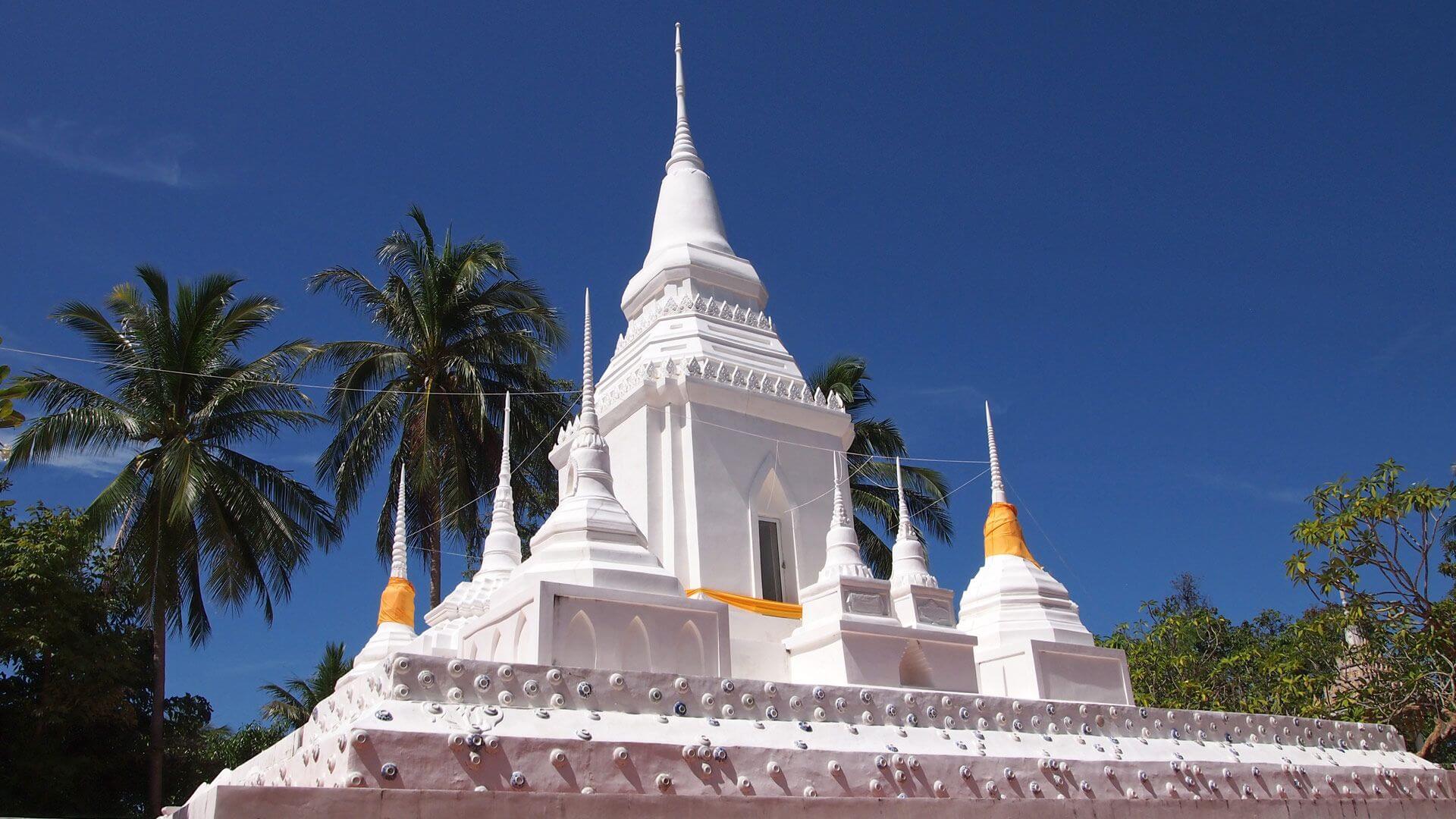 Храм Wat Phu Khao Noi