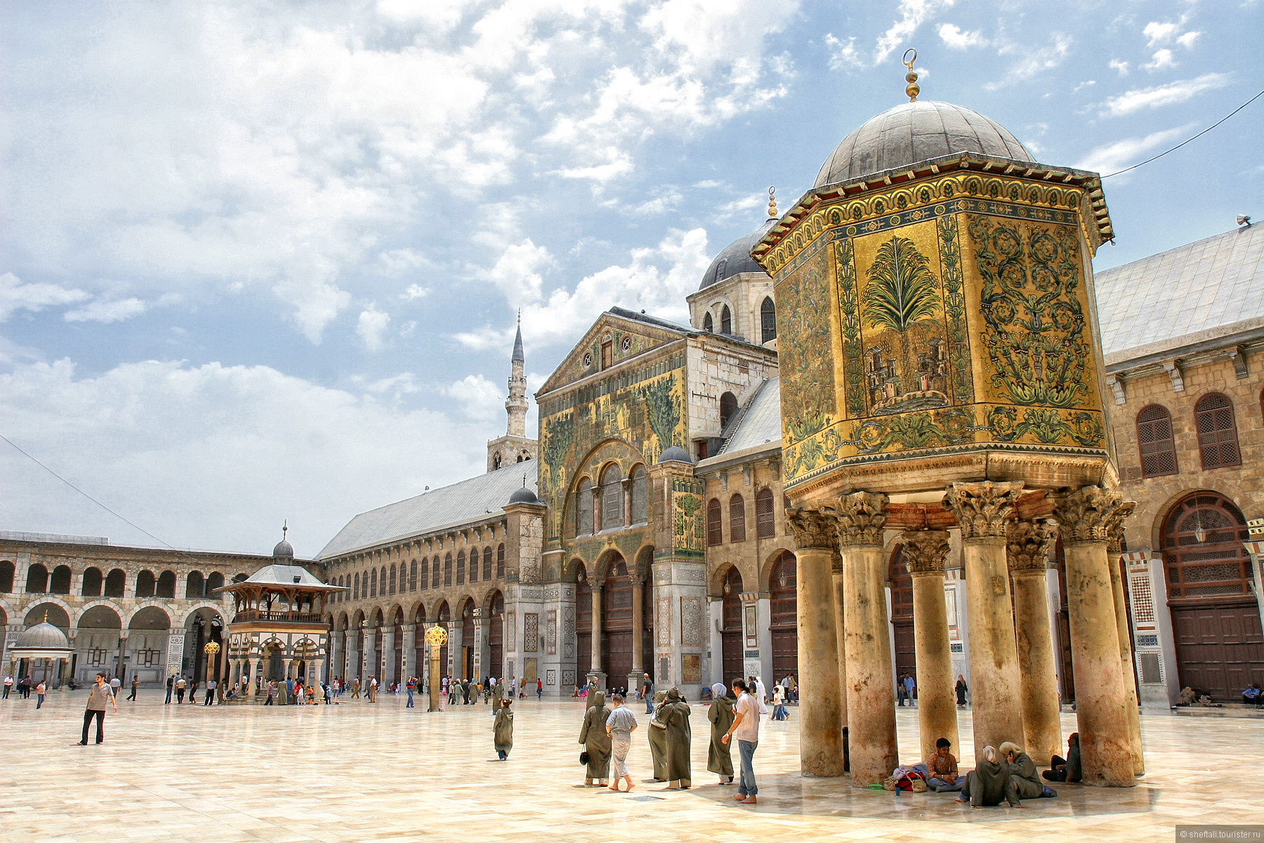 Дамаск какое государство. Мечеть Омейядов Сирия. Большая мечеть Омейядов в Дамаске. Дамаск мечеть Омейядов до войны. Мечеть Омейядов (Дамаск, Сирия) внутри.