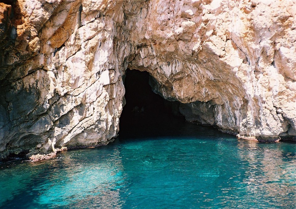 Голубая пещера